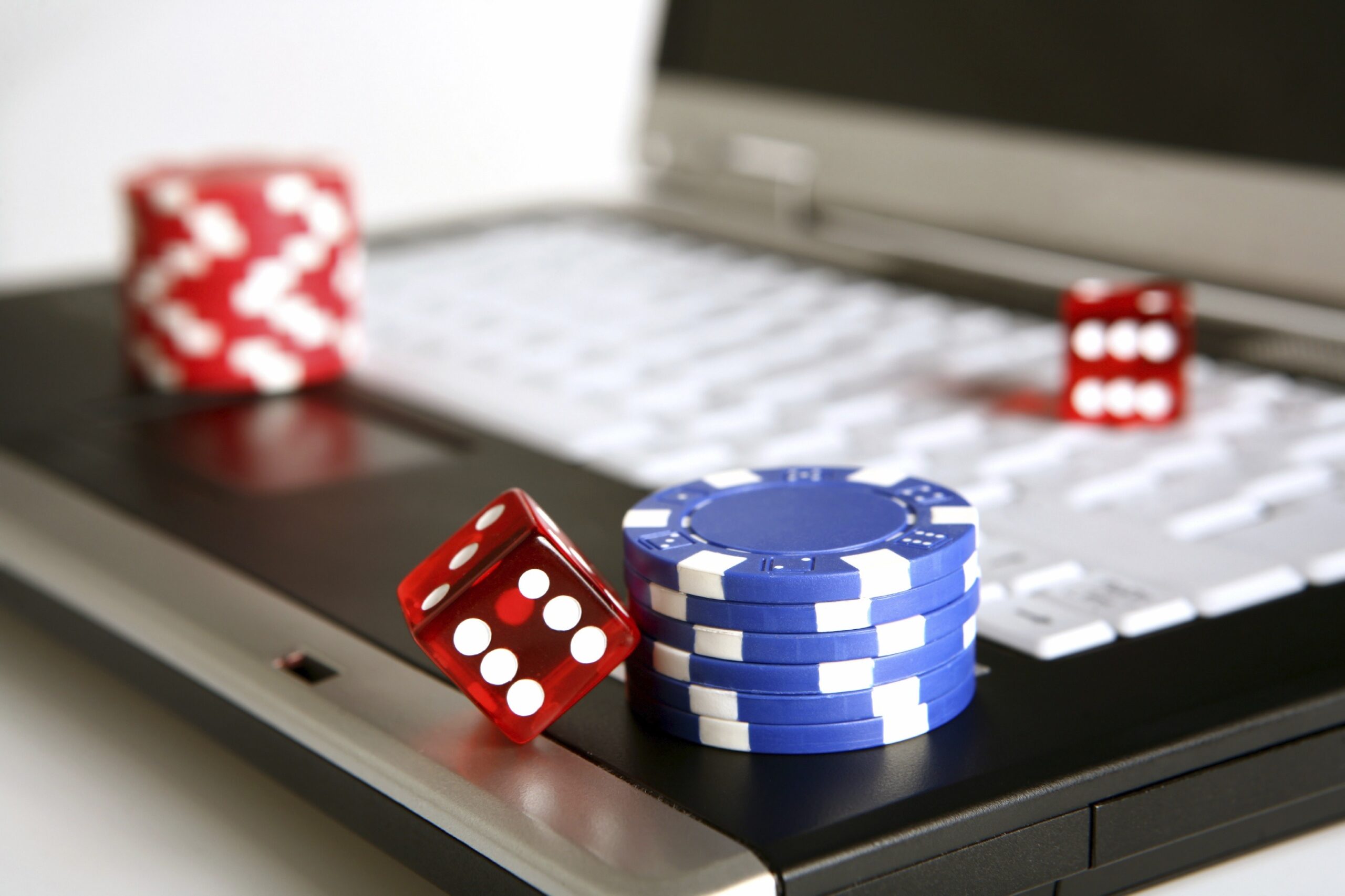 You are currently viewing What Not to Bring in Casinos